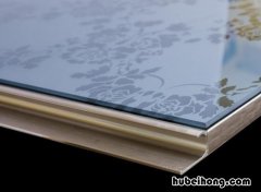 如何选购晶钢橱柜门板呢 橱柜门板用晶钢门板好吗?