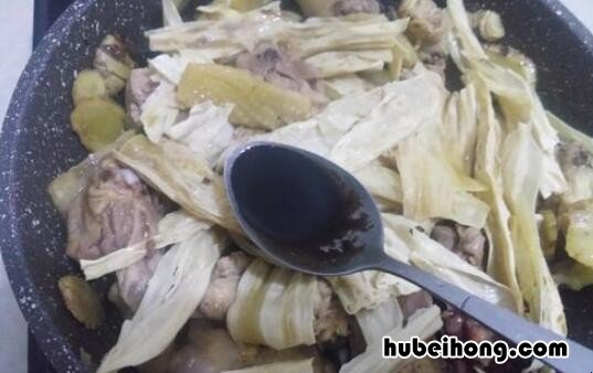 鸡肉腐竹怎样做好吃 鸡肉腐竹的做法大全