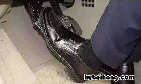 开车怎么刹车视频教学视频 开车过程中如何正确使用刹车