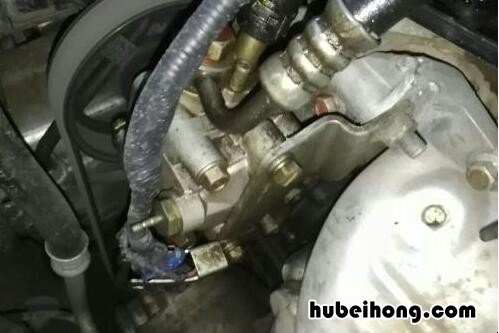 怎么检查油泵泄压 如何判断汽车油泵是否工作