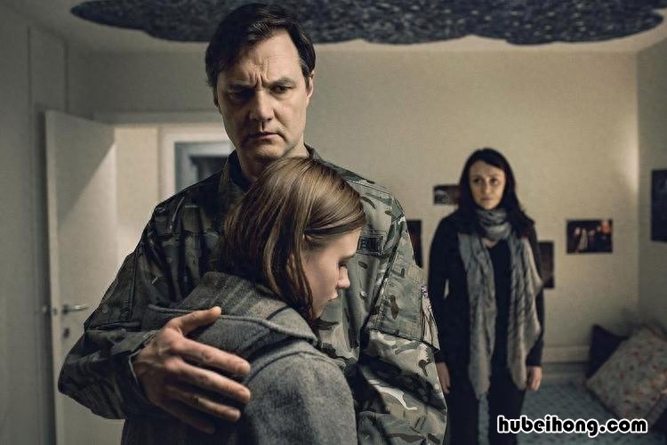 幽暗而复杂深情又薄幸 幽幽暗暗反反复复的意思