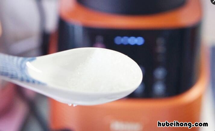 黑米莲子的功效与作用及食用方法 黑米莲子羹的功效
