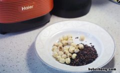 黑米莲子的功效与作用及食用方法 黑米莲子羹的功效