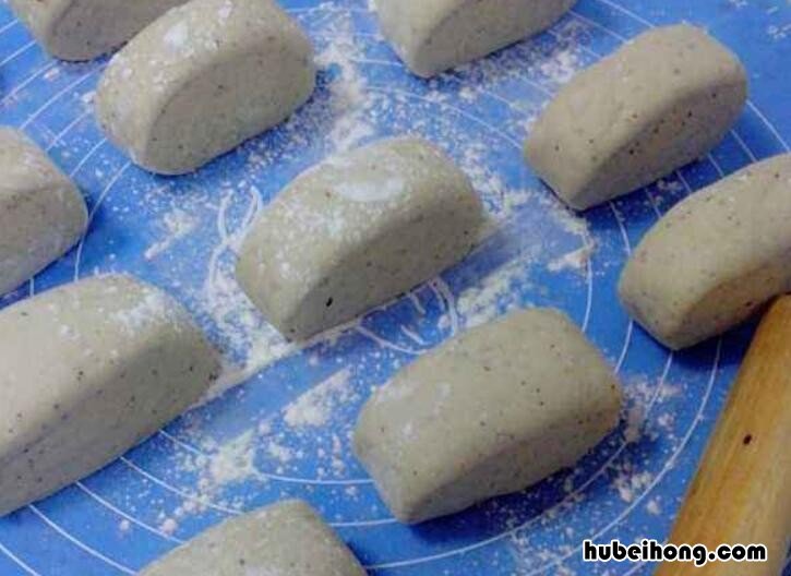 黑豆馒头怎么做好吃视频教程 黑豆馒头怎么做好吃视频教学