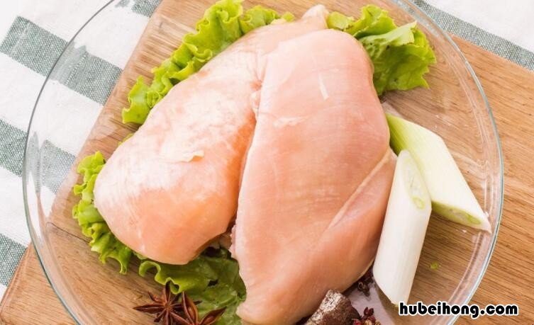 100克鸡胸肉有多少卡 100克鸡胸肉的热量