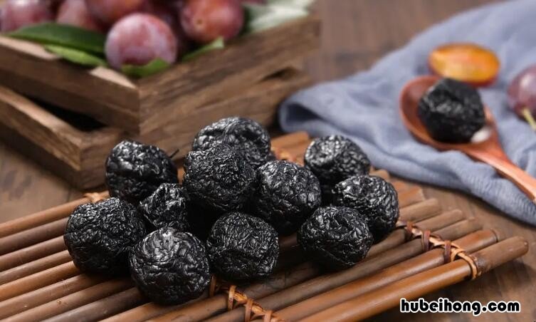 乌梅干外面白的东西是什么 乌梅干有白点是正常吗