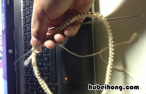 小女孩护耳帽子的钩针编织法 可爱的小孩护耳小帽子的编织方法