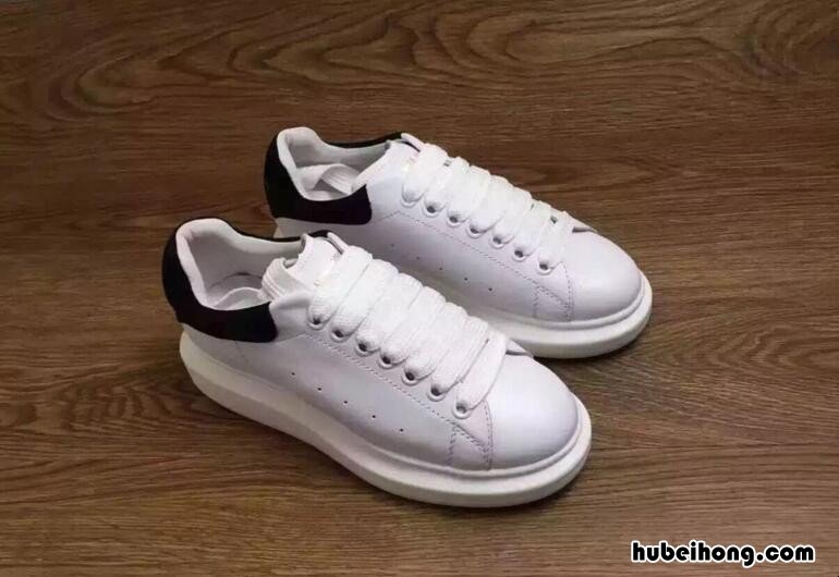 小白鞋怎么洗去黄色 小白鞋黄了怎么洗