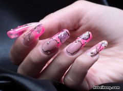 美甲时要注意什么才能保持的更久 美甲时要注意什么事项