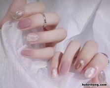 美甲贴纸贴完后能涂封层胶吗 做美甲贴纸是不是要用加固封层
