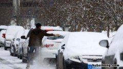 车上积雪可以撒盐吗 车上积雪可以撒盐吗视频