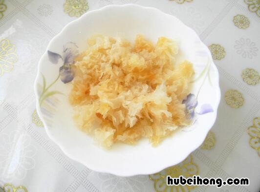 凉拌银耳的做法是什么意思 凉拌银耳的正确做法