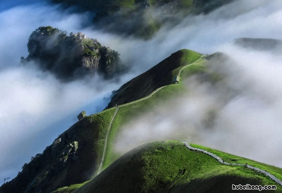 江西海拔最高的山峰是什么山 江西最高山的海拔高度是多少米