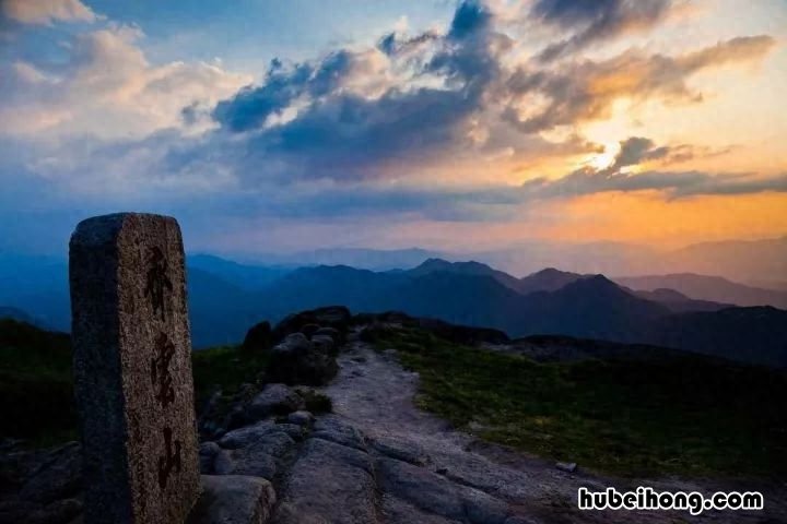 江西海拔最高的山峰是什么山 江西最高山的海拔高度是多少米