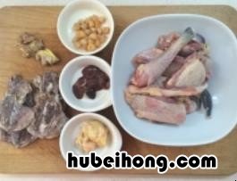墨鱼炖鸡的做法大全 墨鱼炖鸡的做法和禁忌窍门