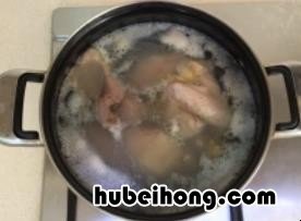 墨鱼炖鸡的做法大全 墨鱼炖鸡的做法和禁忌窍门