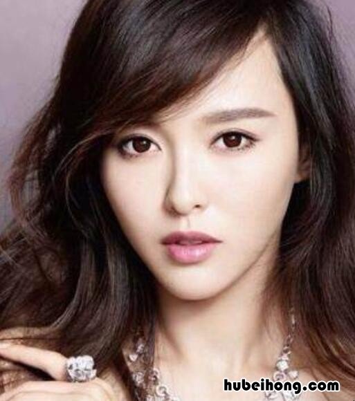女人额头宽大有福气吗 女生额头宽要什么发型好看