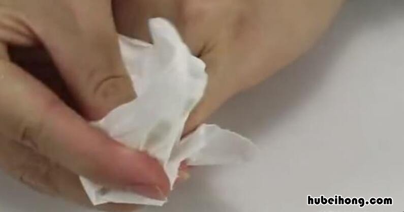 牙膏能卸指甲胶吗 如何用牙膏卸掉甲片