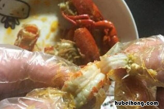 小龙虾怎么吃剥皮怎么包怎么弄的 小龙虾怎么吃剥皮视频