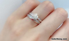 女生结婚戒指戴哪只手的手指上 女生结婚戒指戴哪只手男生要戴哪只手