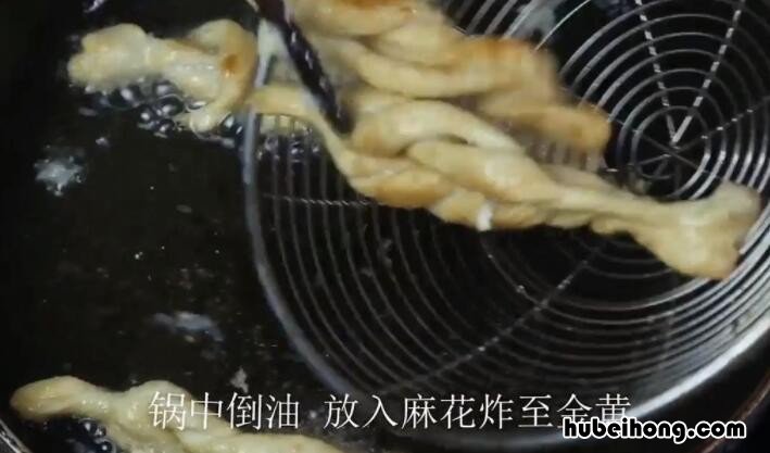 炸麻花怎么和面都放啥才能酥脆 怎样和面炸麻花才脆