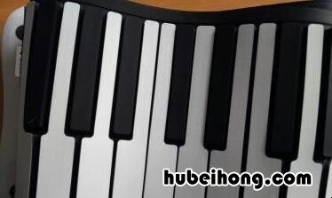 手卷电子琴怎么开机 手卷钢琴开关在哪