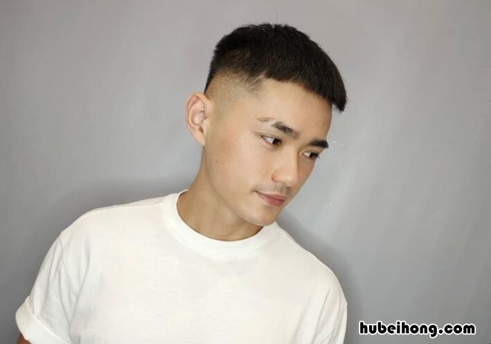 椭圆形脸剪什么短发好男 椭圆脸剪什么发型男