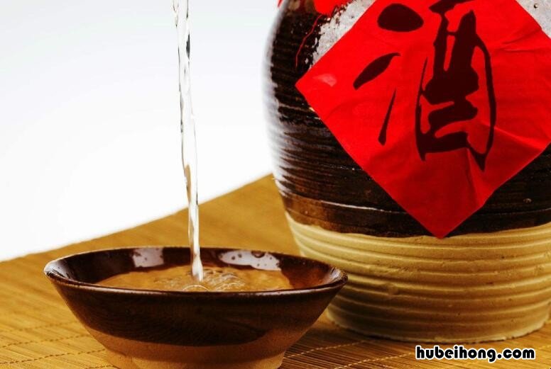 把酒埋在土里有什么好处 酒埋到地里怎么放