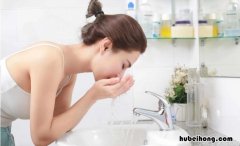 脸上的毛孔粗大是什么原因造成的 脸上的毛孔粗大用什么护肤品