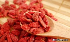 枸杞一撮洗掉色还能吃吗 枸杞洗一洗掉色