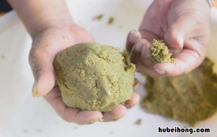 搓饵在水中的状态 搓饵为什么进水就没