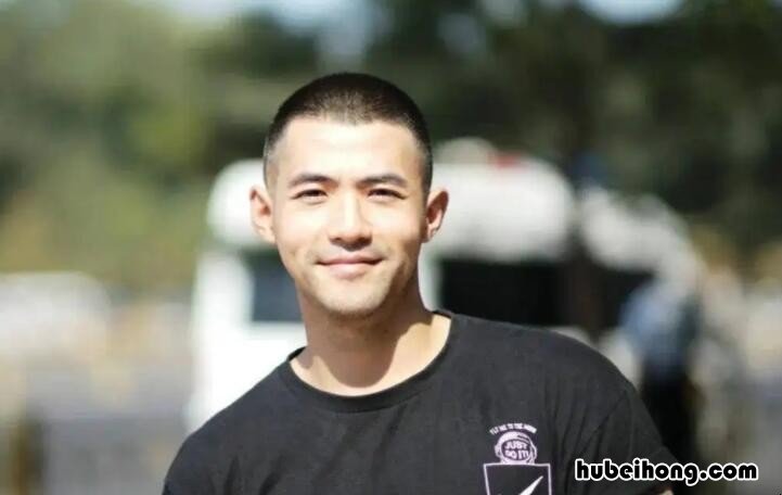 男生自然卷适合什么发型设计 男生自然卷推荐发型