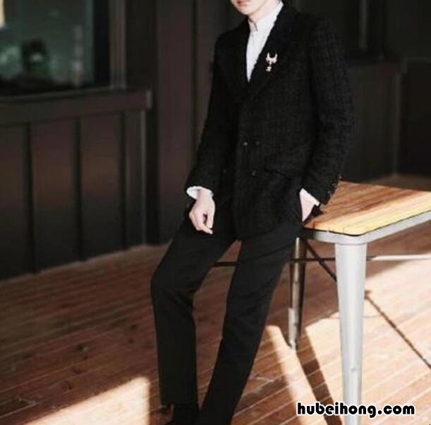 男生衬衫外穿休闲穿法 衬衫穿什么外套好看男
