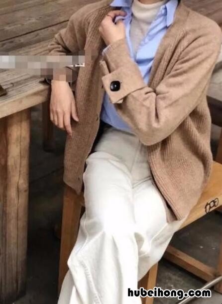 白色牛仔裤配什么颜色衣服 白色牛仔裤搭配什么鞋子冬季