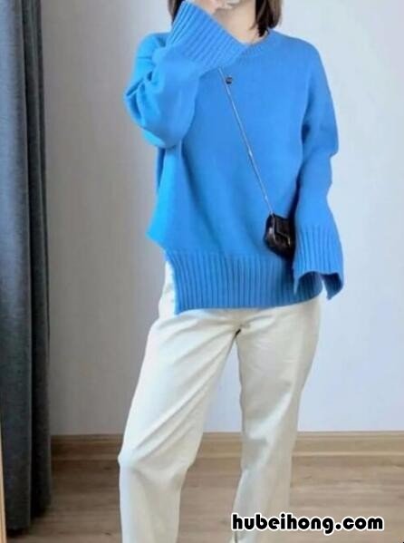 白色牛仔裤配什么颜色衣服 白色牛仔裤搭配什么鞋子冬季