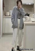 白色牛仔裤配什么颜色衣服 白色牛仔裤搭配什么鞋子冬季