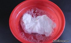白色衣服被84消毒液泡的发黄怎么洗白 白衣服用84弄黄了怎么办