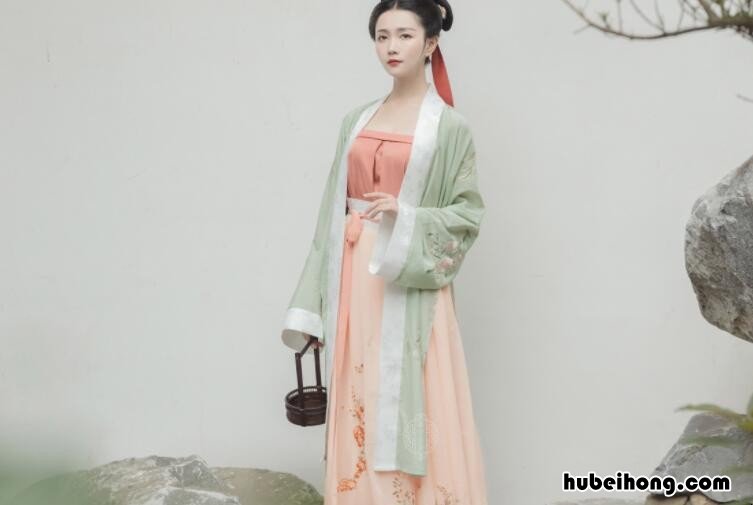 百褶裙和百迭裙有什么区别 百迭裙和百褶裙