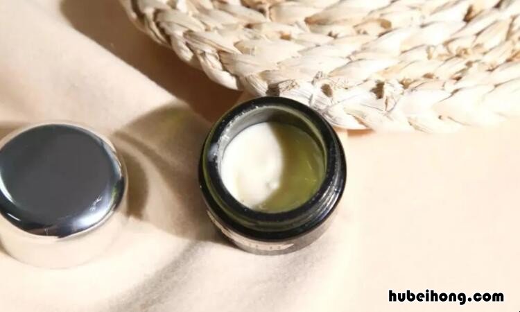 眼袋重一个小妙招3分钟去眼袋 水,乳,精华,霜,眼霜使用顺序