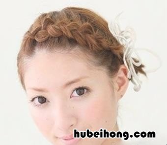 短发如何扎头发好看 学生 短发如何扎头发好看简单