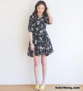 绿色碎花裙搭配什么鞋子女 绿色碎花裙搭配什么鞋子男