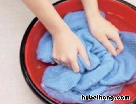 毛衣怎么洗不缩水 羊毛毛衣怎么洗不缩水