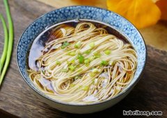 水煮面条最简单的做法视频教程 水煮面条教程