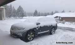如何清理车上的雪 清除车上的雪