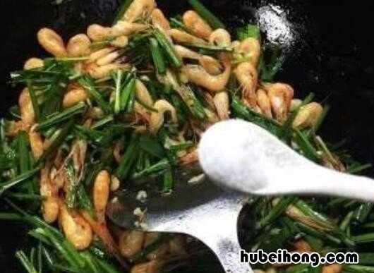 河虾炒韭菜怎么做 河虾炒韭菜怎么做好吃
