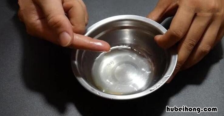 手上扎了小刺取出窍门 刺扎进手里了怎么办
