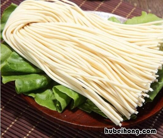 湿面条放冰箱冷冻吗 湿面条在冰箱里放几天不能吃了就