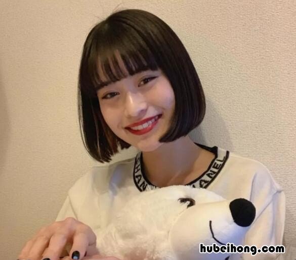 适合娃娃脸的女生发型有哪些 娃娃脸适合什么穿搭