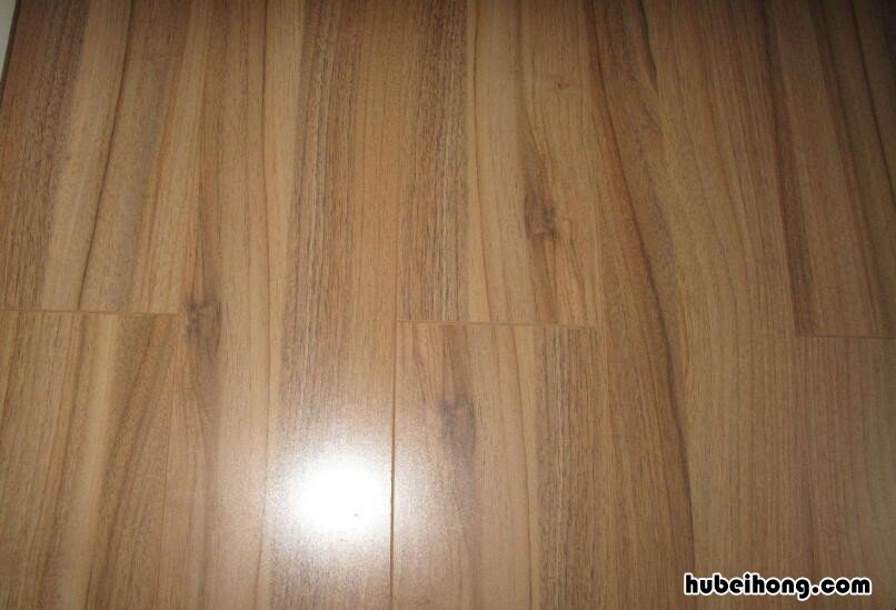 木地板太脏了怎样清洗更容易 清洁木地板的6个小妙招