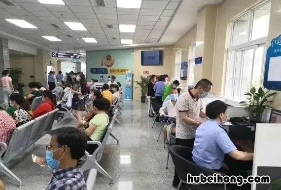 小孩坐高铁没有身份证怎么买票 小孩坐高铁没有身份证怎么取票